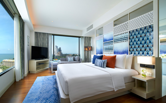 Amari_Pattaya_Executive_Club_Suite_Ocean_View_Bedroom