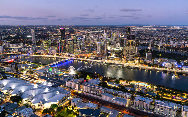 Aerial_of_City_with_BCEC,_The_Star_Brisbane_and_Queen_s_Wharf_(dusk)_640